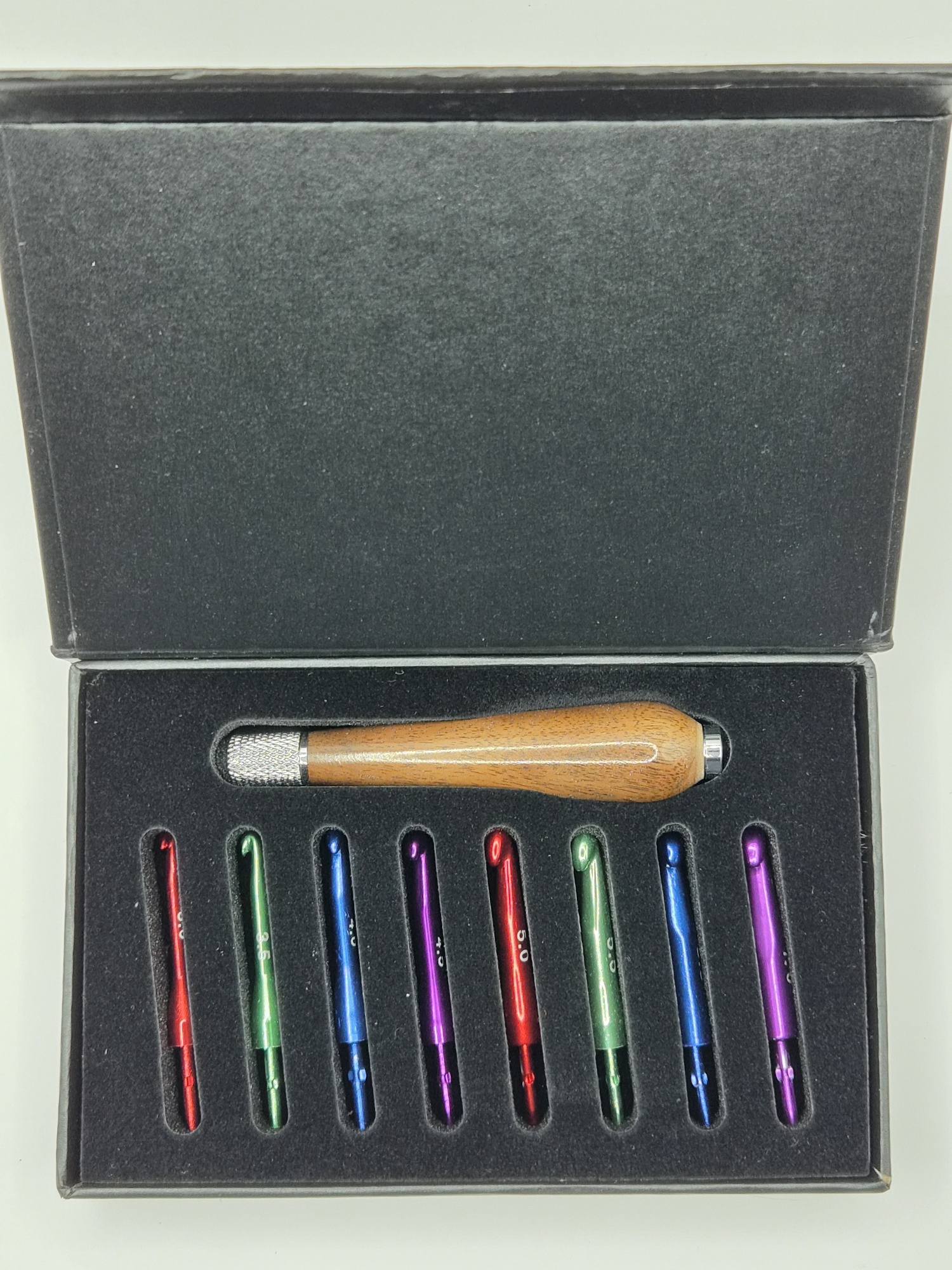 Boxed Crochet hook set with 8 interchangeable hooks